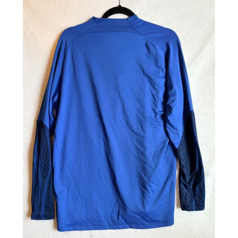 Nike pacer neckline line