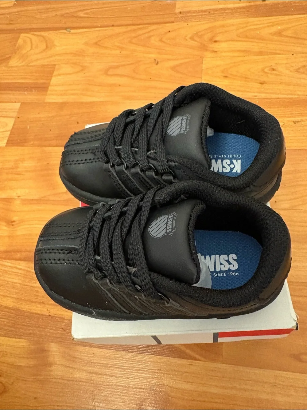 K-Swiss classic swiss