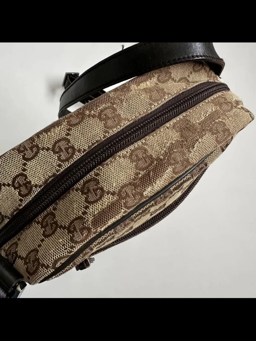 Gucci signature shoulder classic
