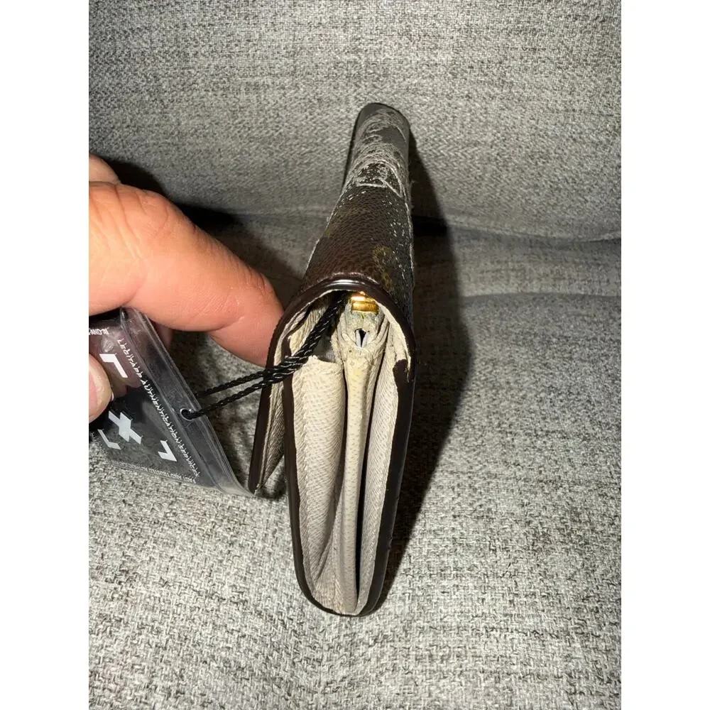 Louis Vuitton cond very