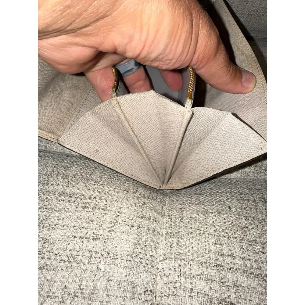 Louis Vuitton cond very