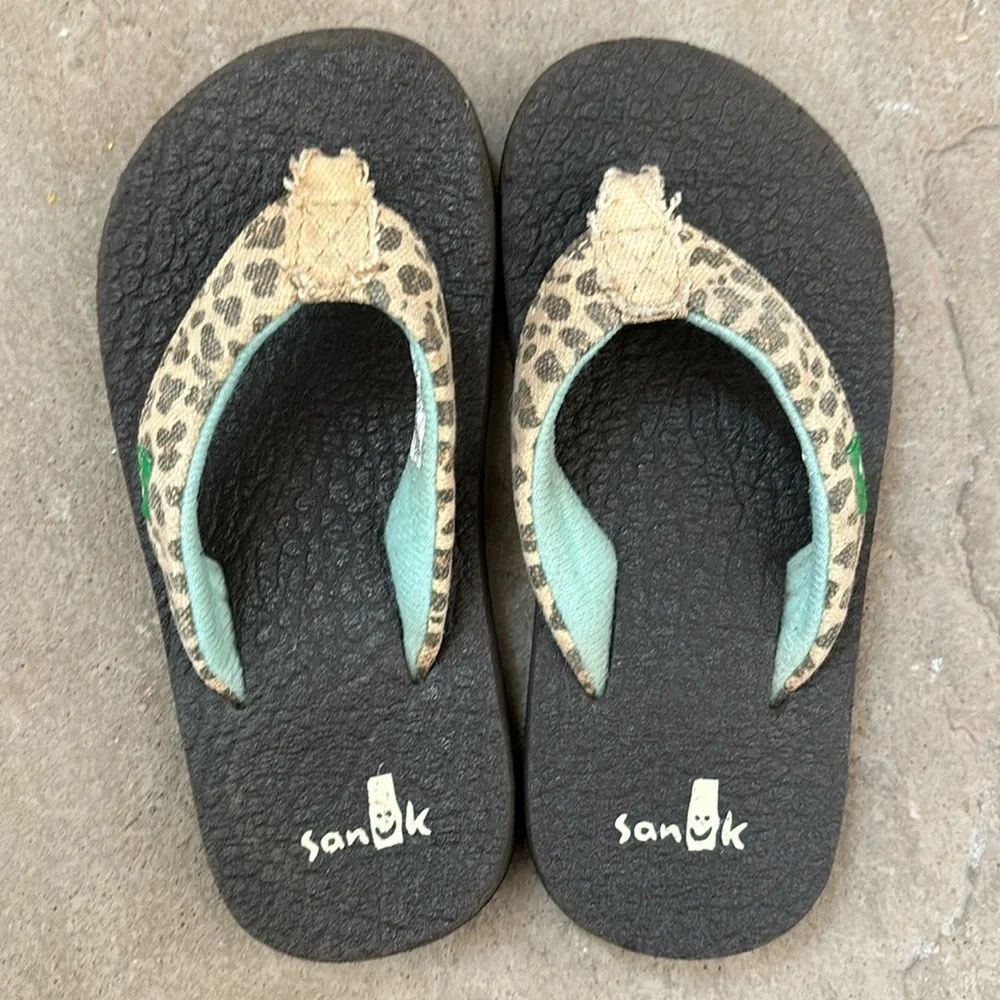 🎈5 for$25 Sanuk toddler flipflops