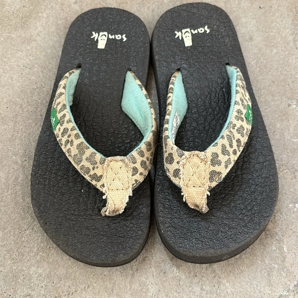 🎈5 for$25 Sanuk toddler flipflops