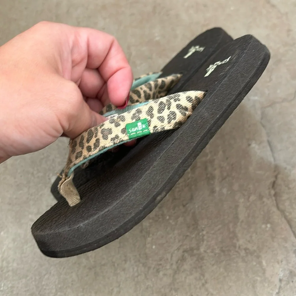 🎈5 for$25 Sanuk toddler flipflops