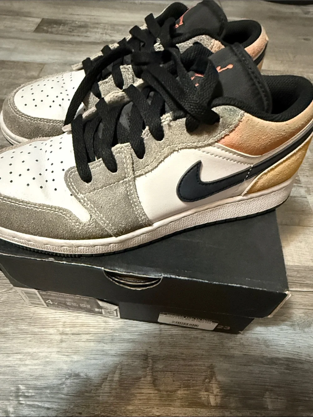 Air Jordan 1 Low (GS) SE Flight Club