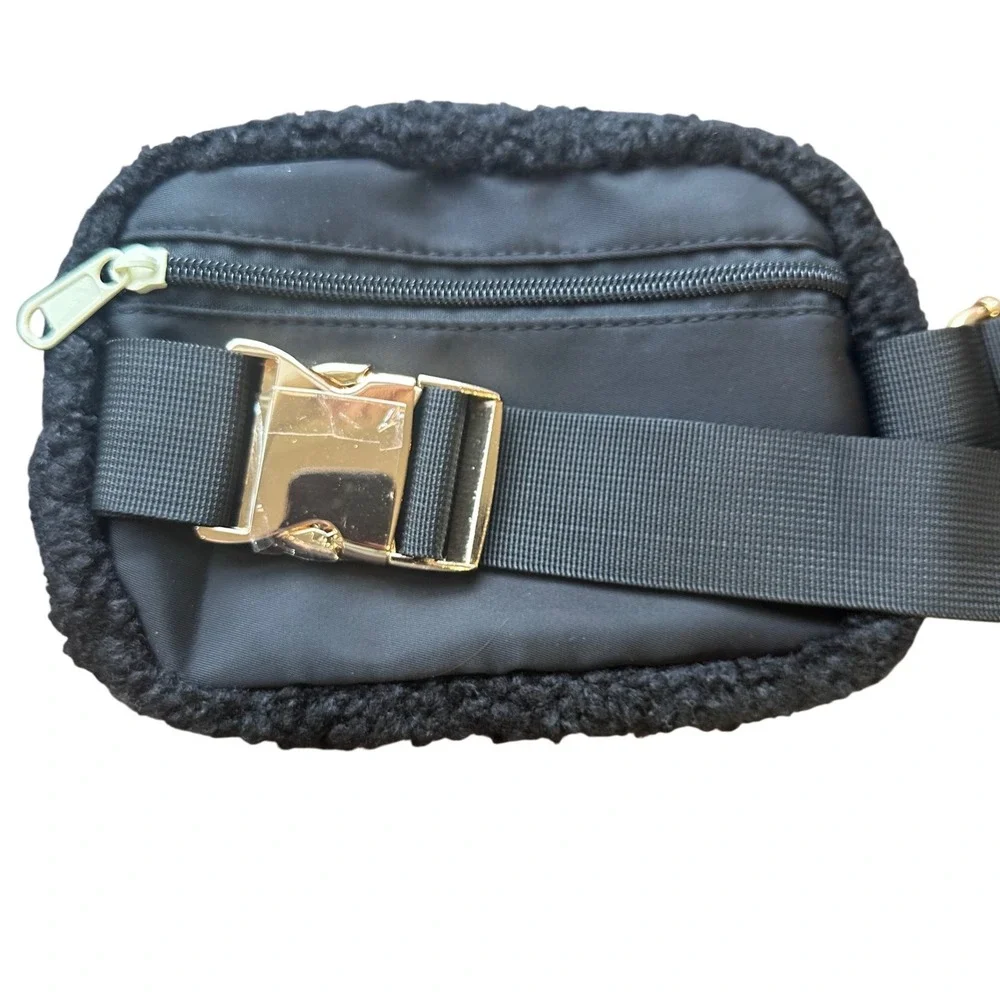 NEW Boutique Sherpa Teddy Fanny Pack Black Crossbody‎ Bag Zip Closure