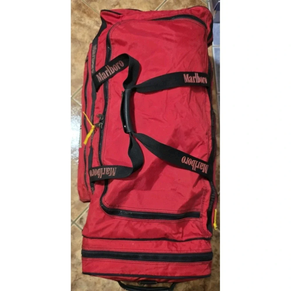 Vintage Marlboro‎ Unlimited XL Rolling Duffle Bag 36