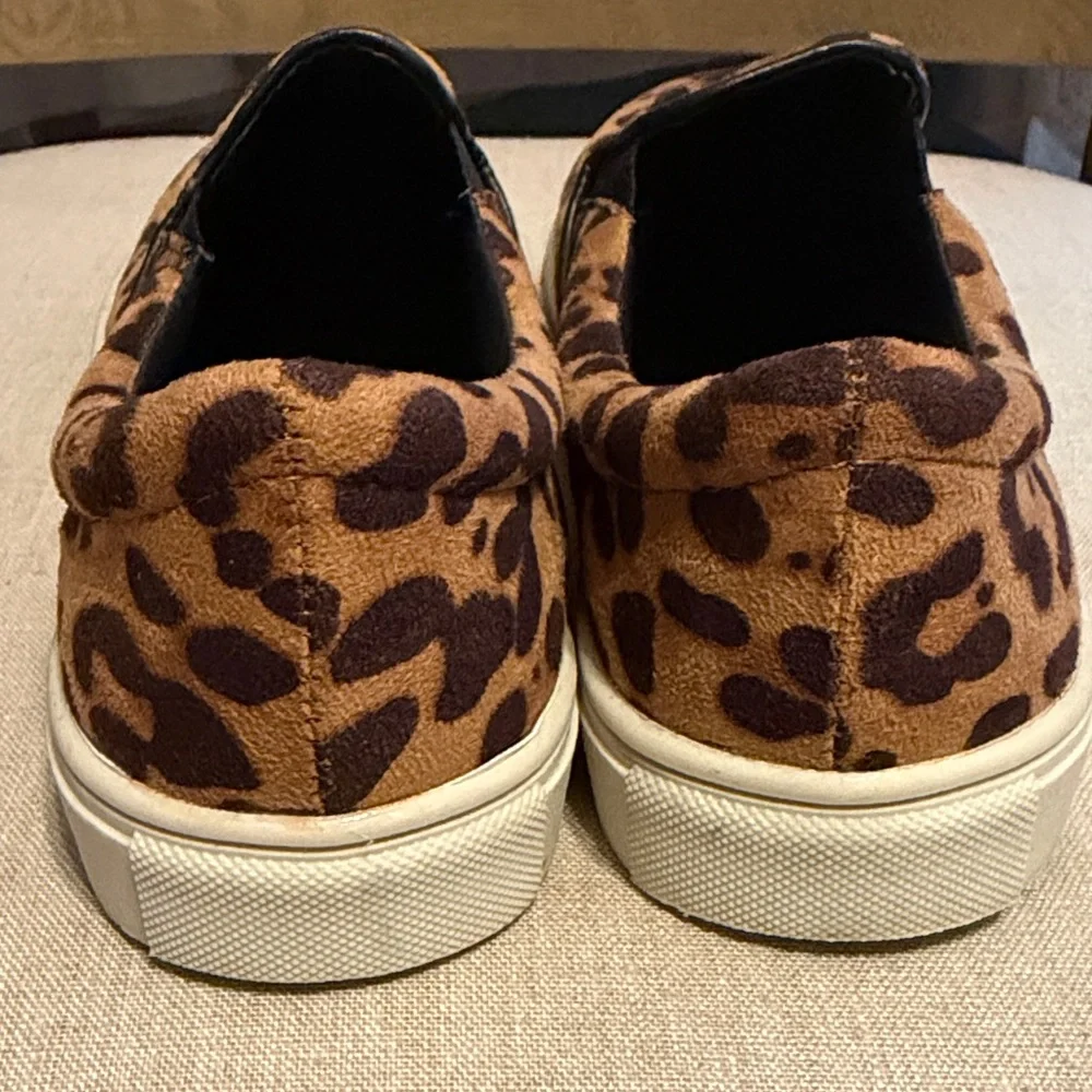 Candie's Brown Leopard Slip-On Shoes, Size 9.5