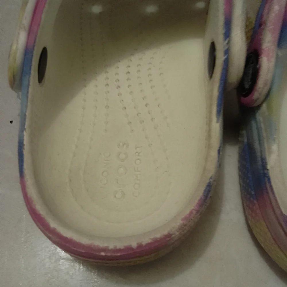 CROCS step into