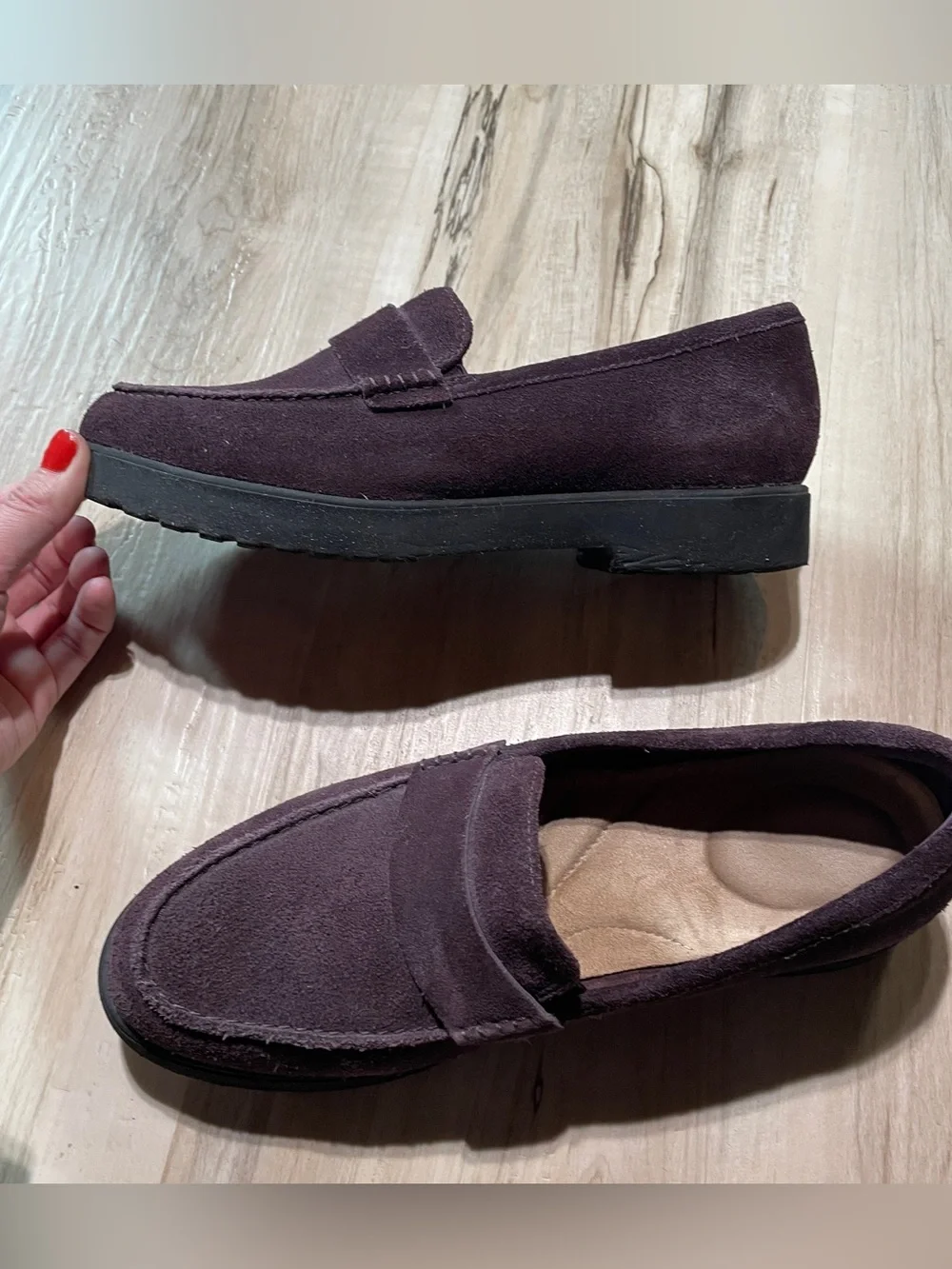 Clark’s comfort casual purple Suede Penny Loafers in Dark Plum women’s size: 7.5