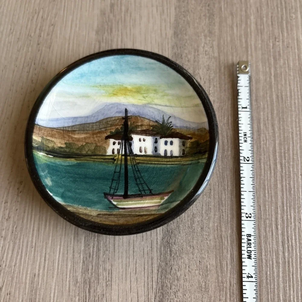 Unmarked quality decorative kind