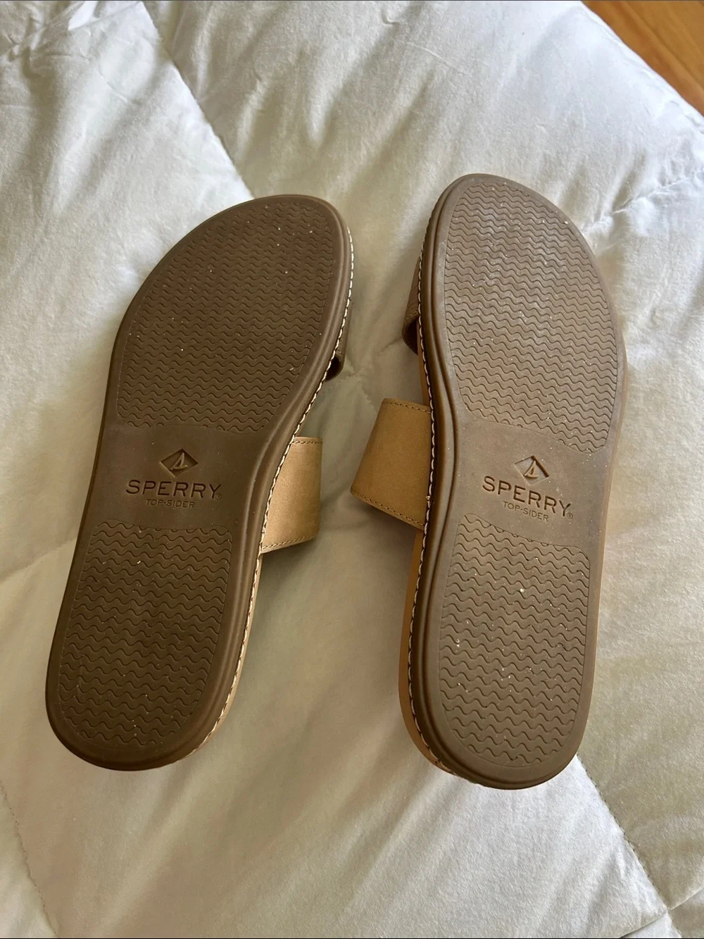 Sperry slip sandals