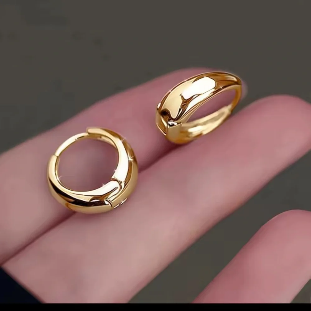 18k Gold Hoop Earrings 1/2”