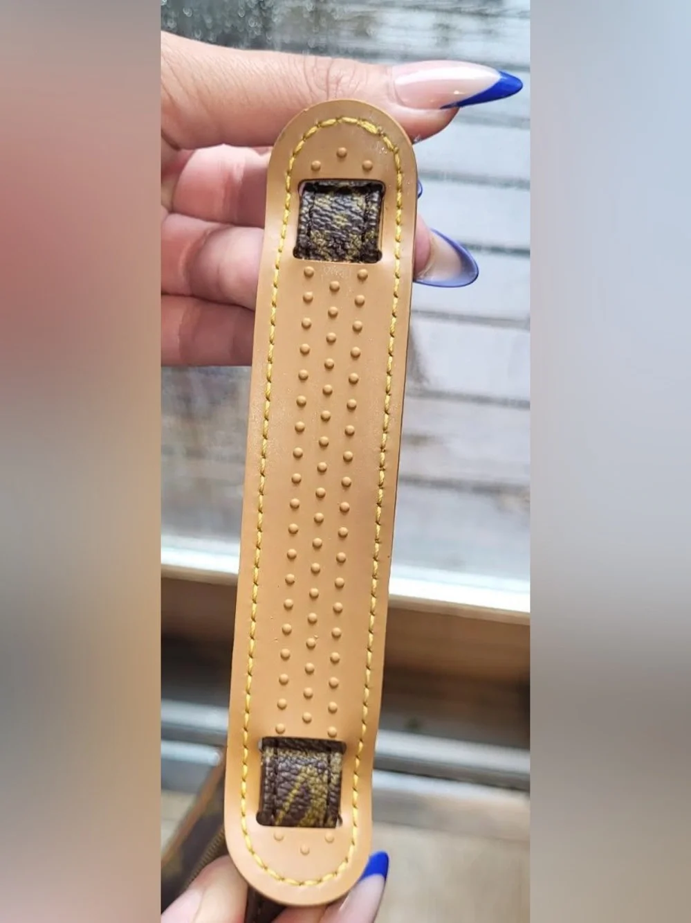 Louis Vuitton compact louis