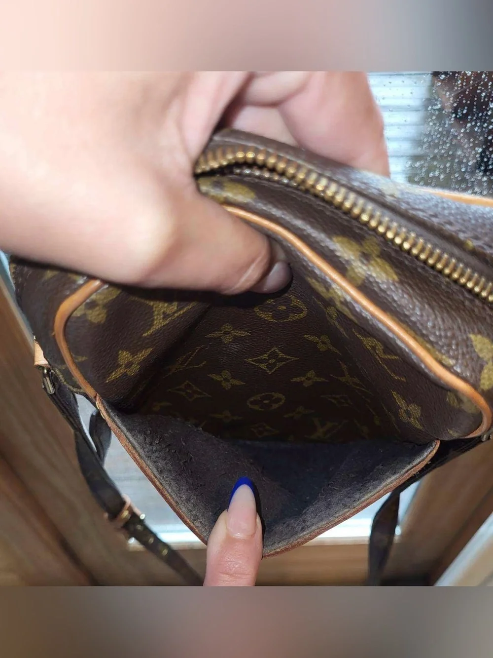 Louis Vuitton compact louis