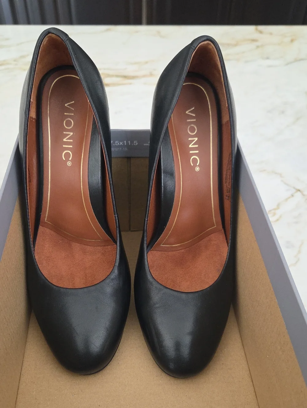 Vionic Mariana Black Leather Classic Round-Toe Pumps 6.5M