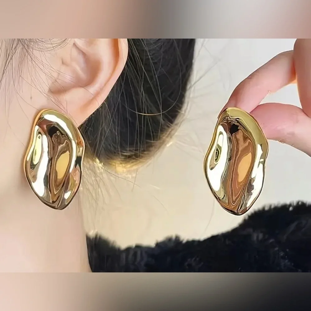 New Gold Metal elegant Irregular Oval Earrings 🔥🔥