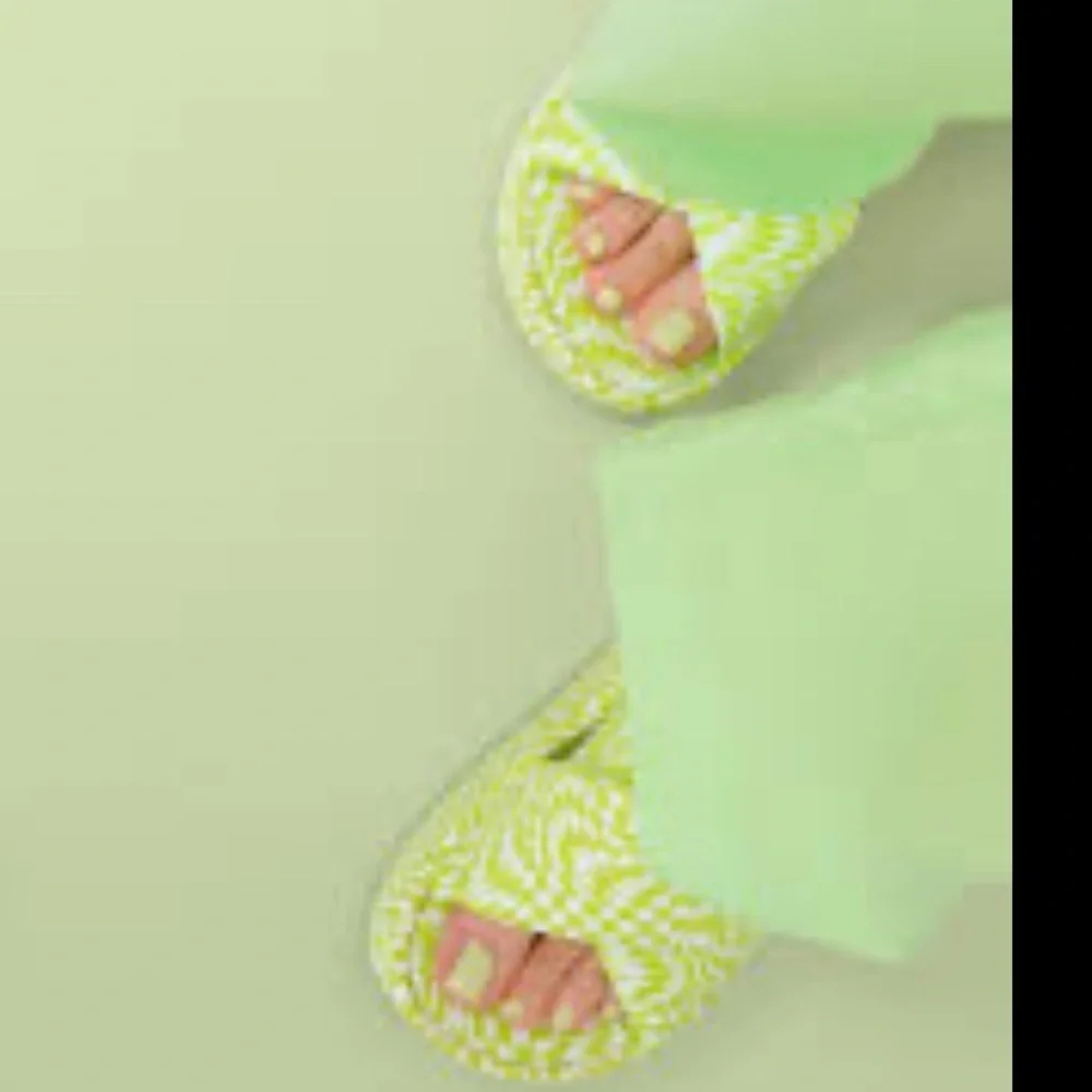 H&M Lime Green Patterned Platform Slide Sandals