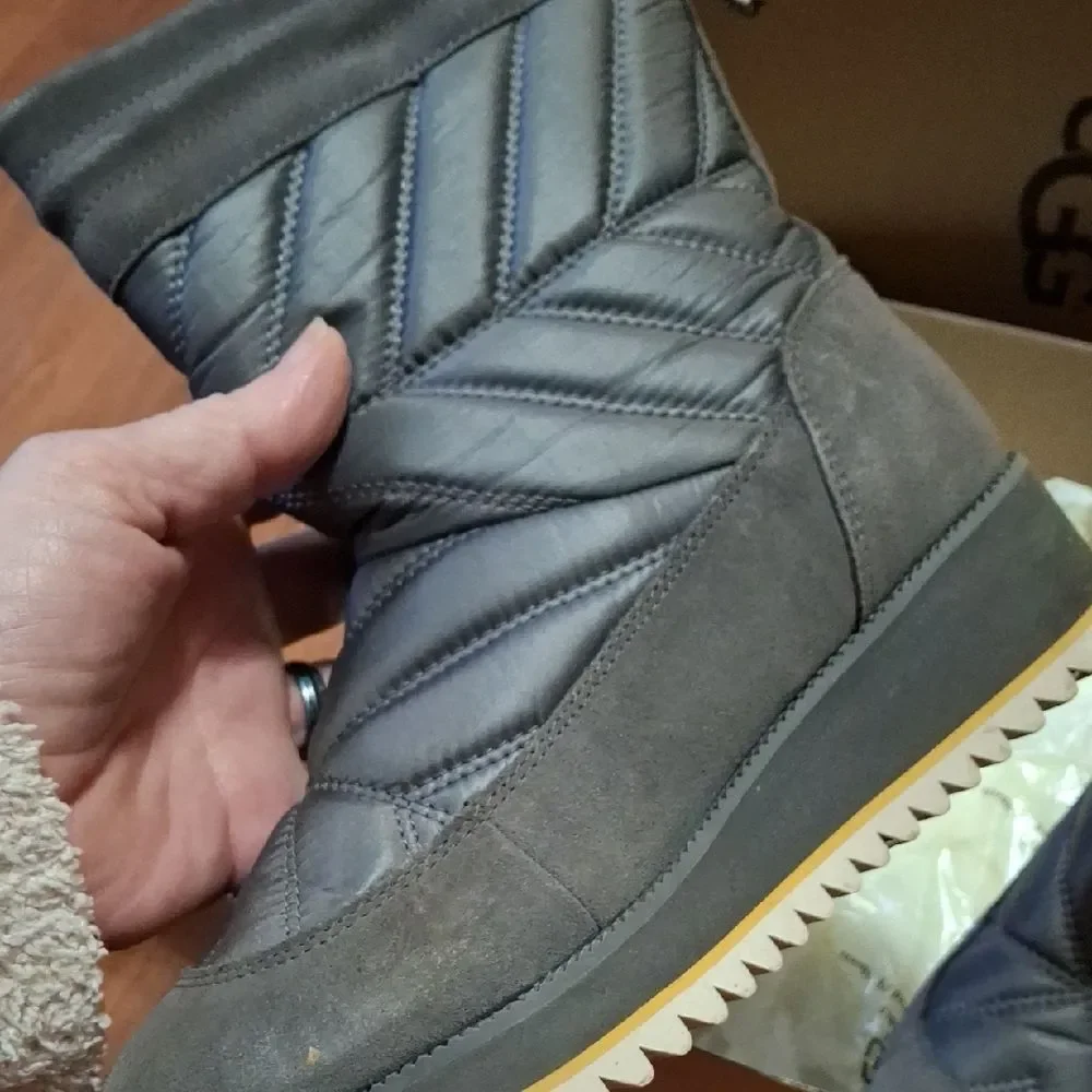 UGG stylish warm