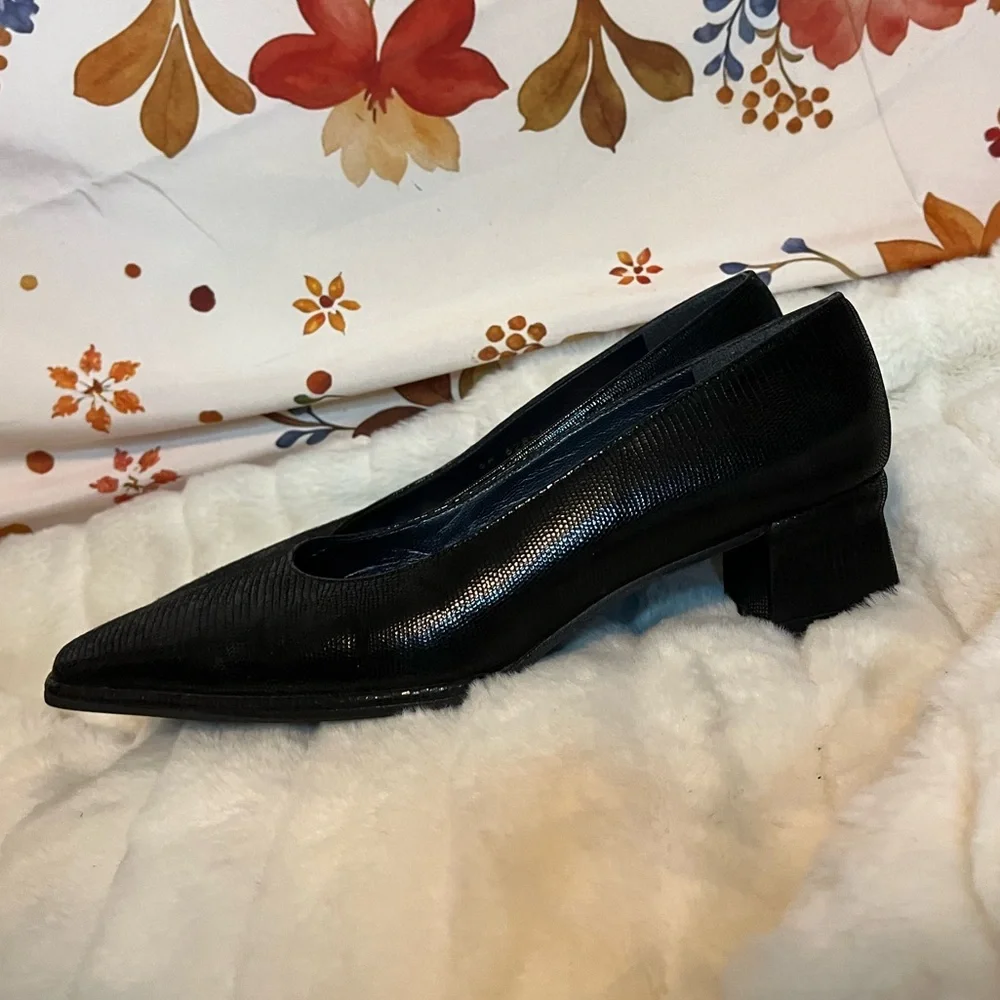 Stuart Weitzman 8.5B Black Faux Snakeskin Texture Block Heel Square Toe Pumps