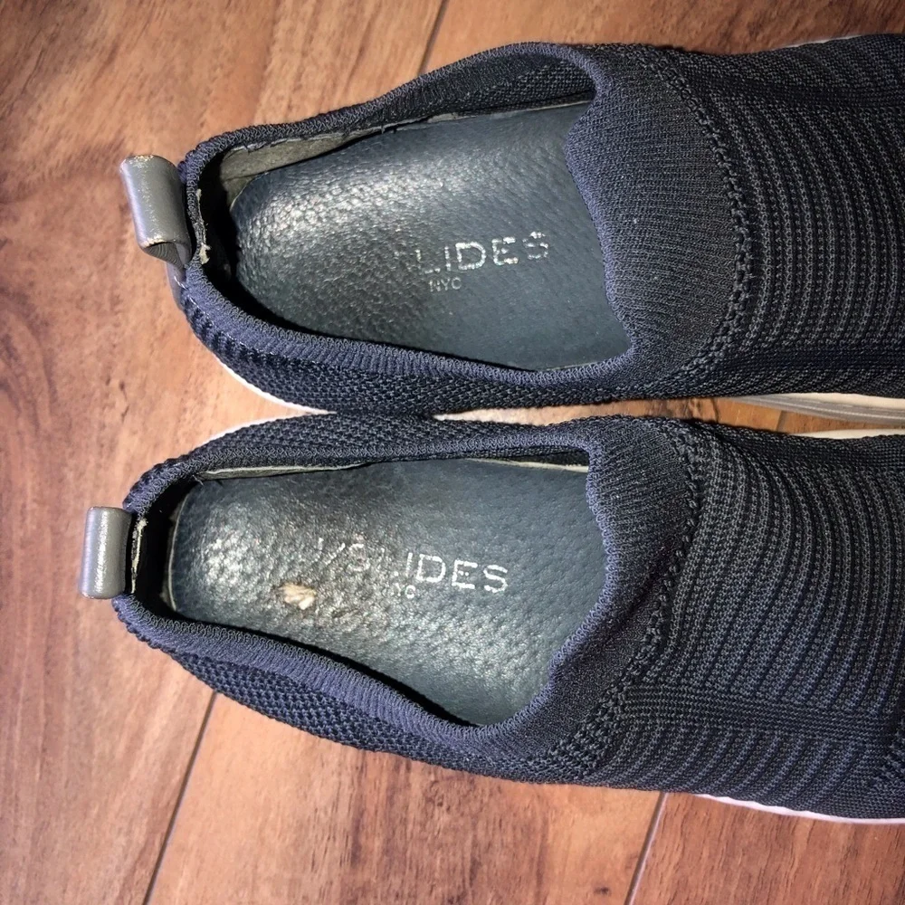 J/SLIDES features sporty