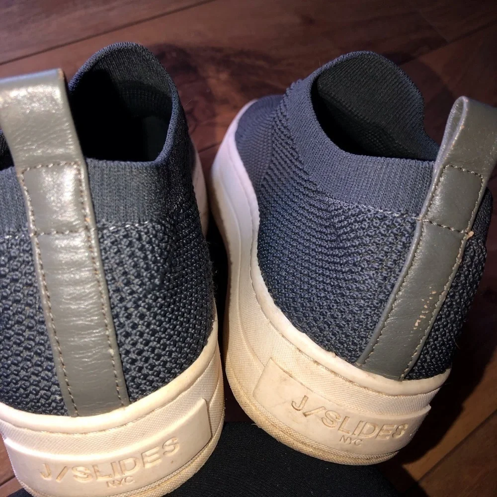 J/SLIDES features sporty