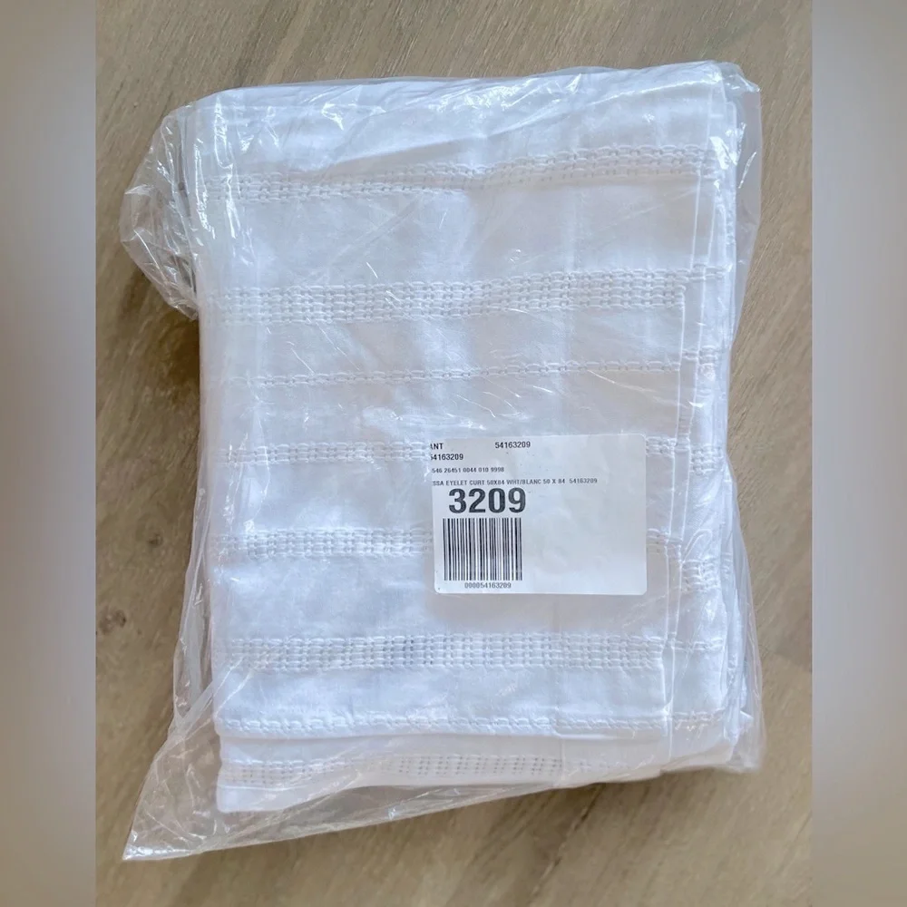 NWT! Beautiful Anthropologie Essa Eyelet WhiteCotton Curtain 84x50 Discontinued