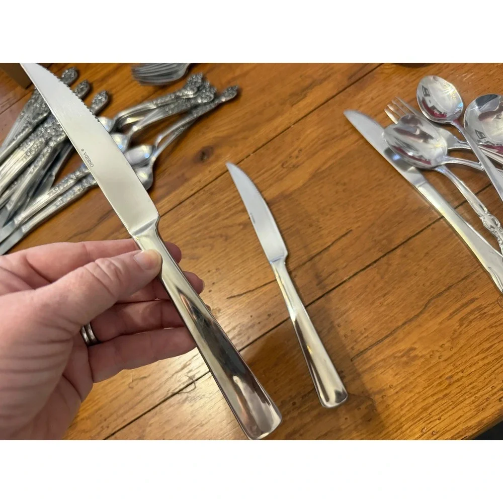 Oneida Stainless Steel Serrated Steak Knives Set of 2 Silverware Dining Utensils