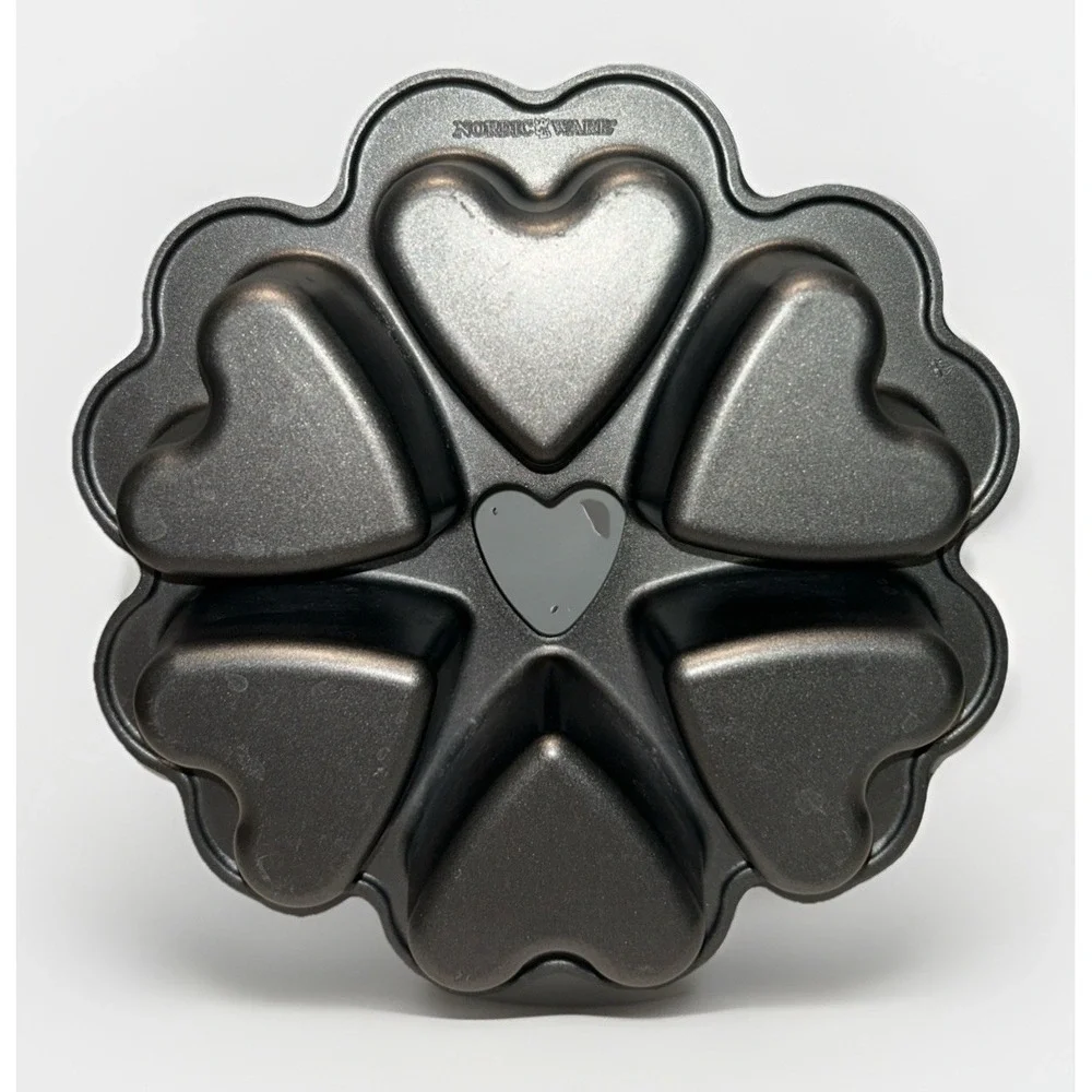 Nordic Ware Heart Mini Cake‎ Cakelet Pan Valentine's Day Baking Muffin Brownie