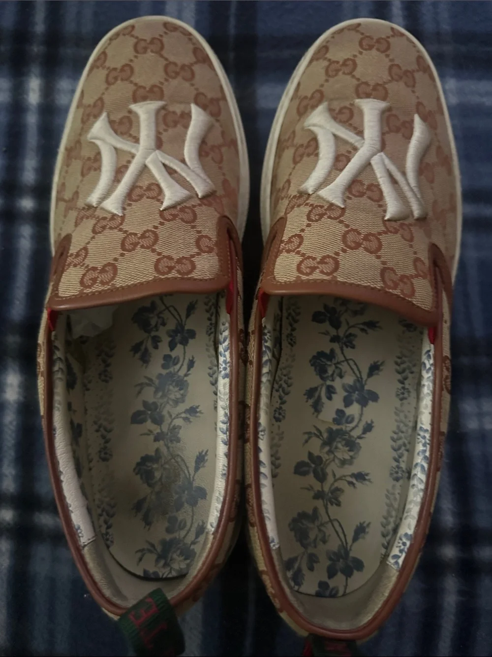 Gucci gg logo