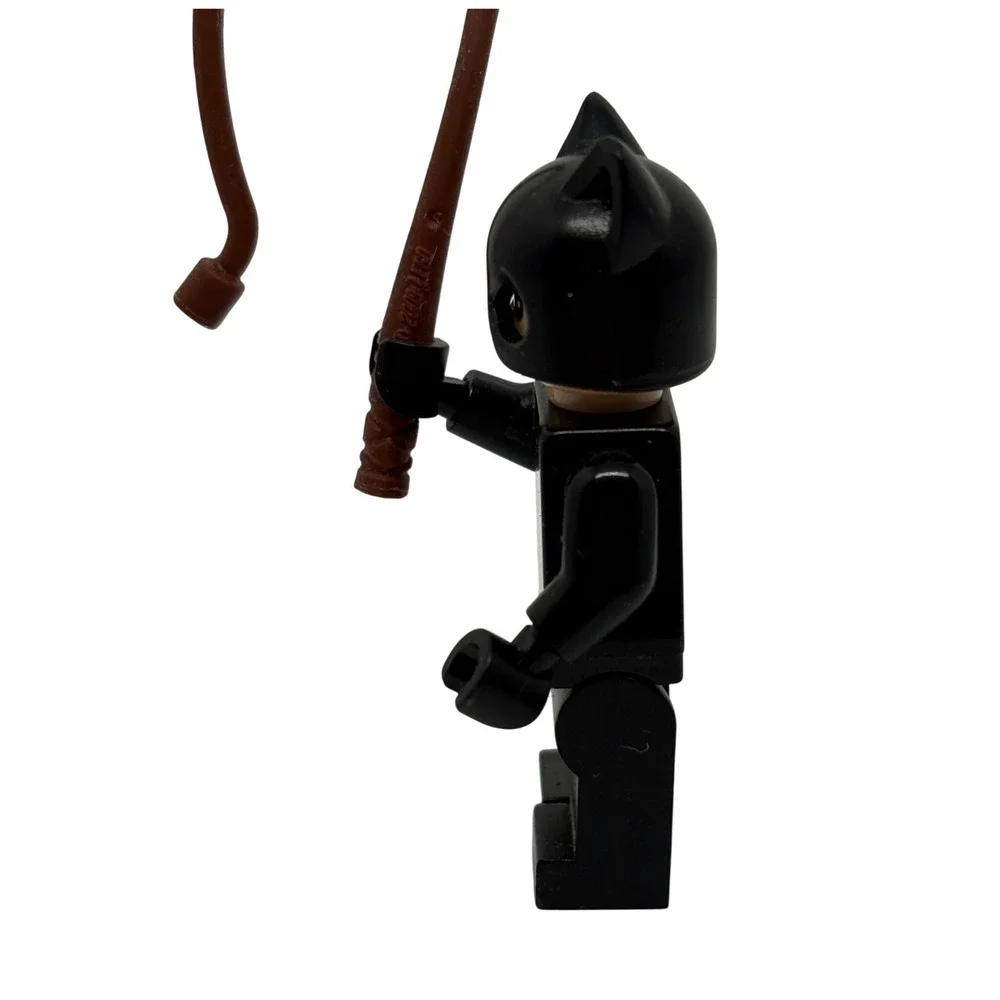 LEGO DC Super Heroes‎ Catwoman Minifigure Batman Purple Black Suit with Whip