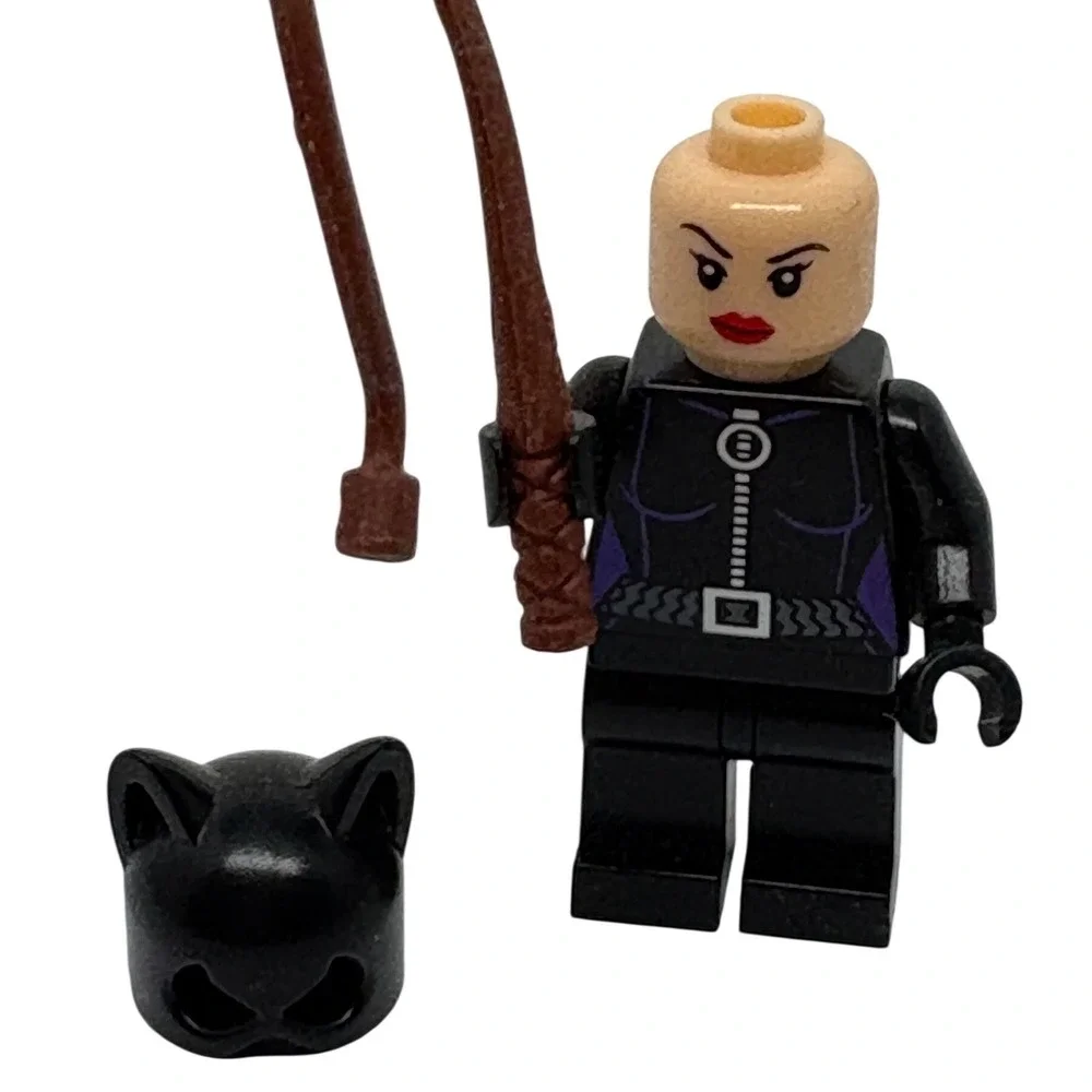 LEGO DC Super Heroes‎ Catwoman Minifigure Batman Purple Black Suit with Whip