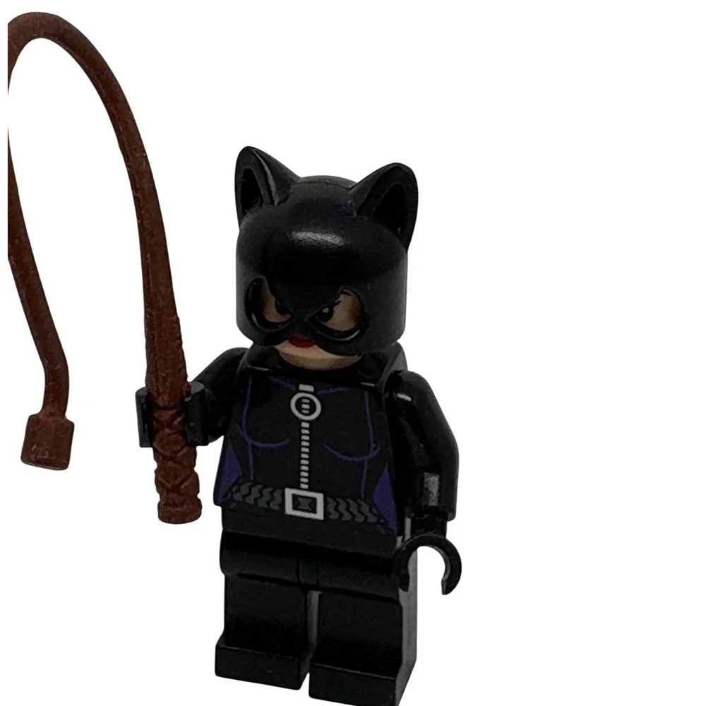 LEGO DC Super Heroes‎ Catwoman Minifigure Batman Purple Black Suit with Whip