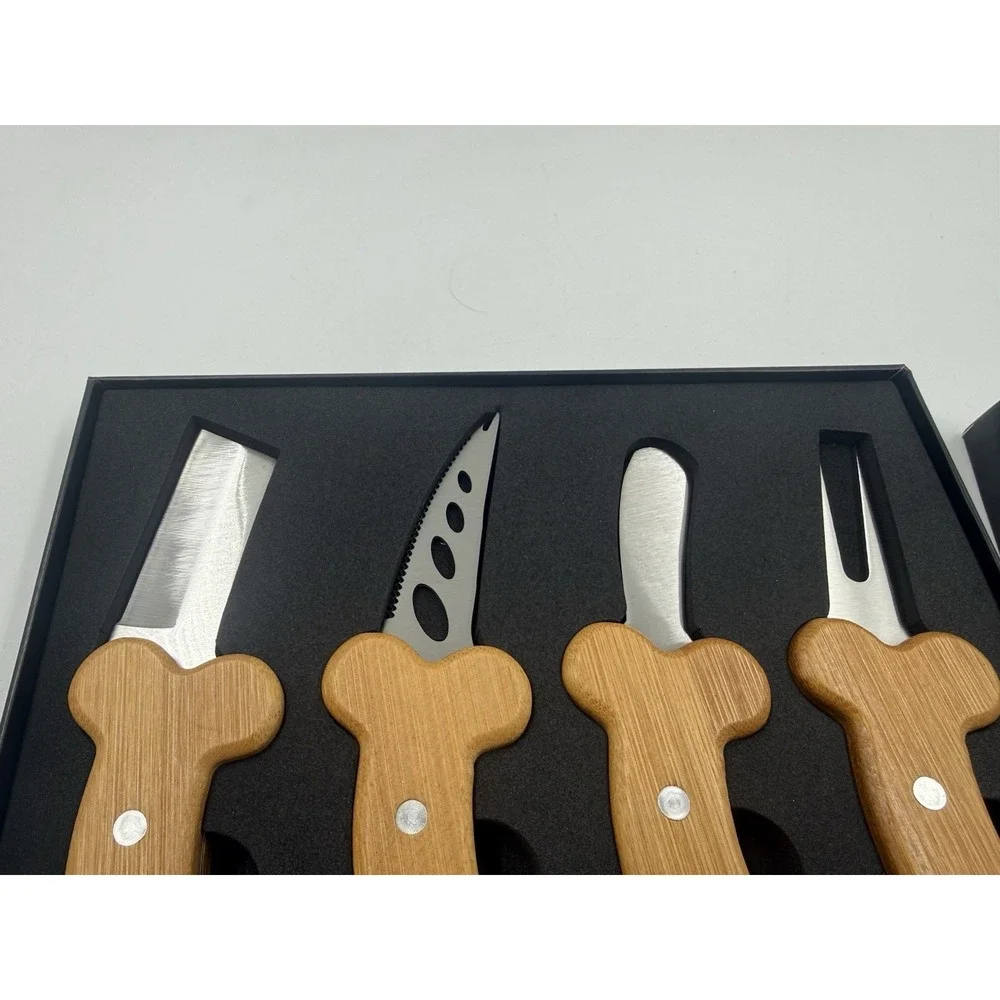 Cockuterie cheese knife