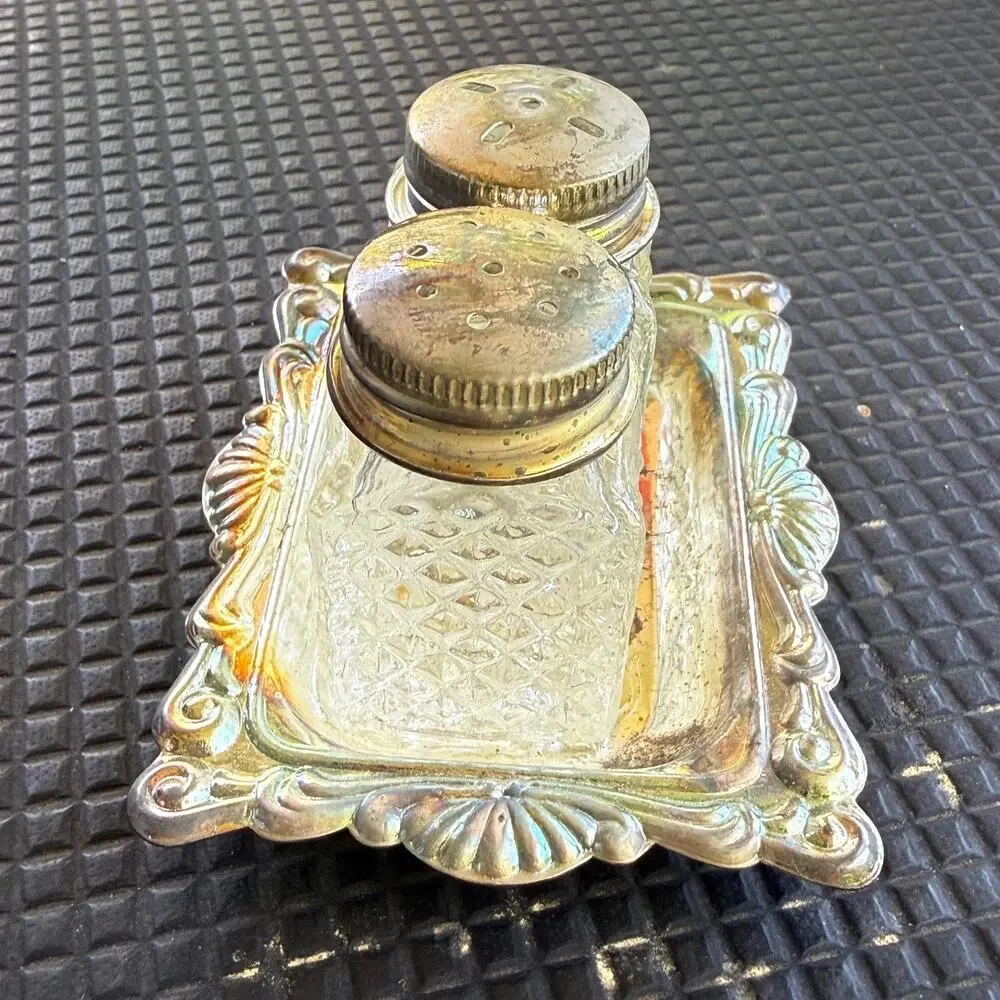 Vintage pepper height charm
