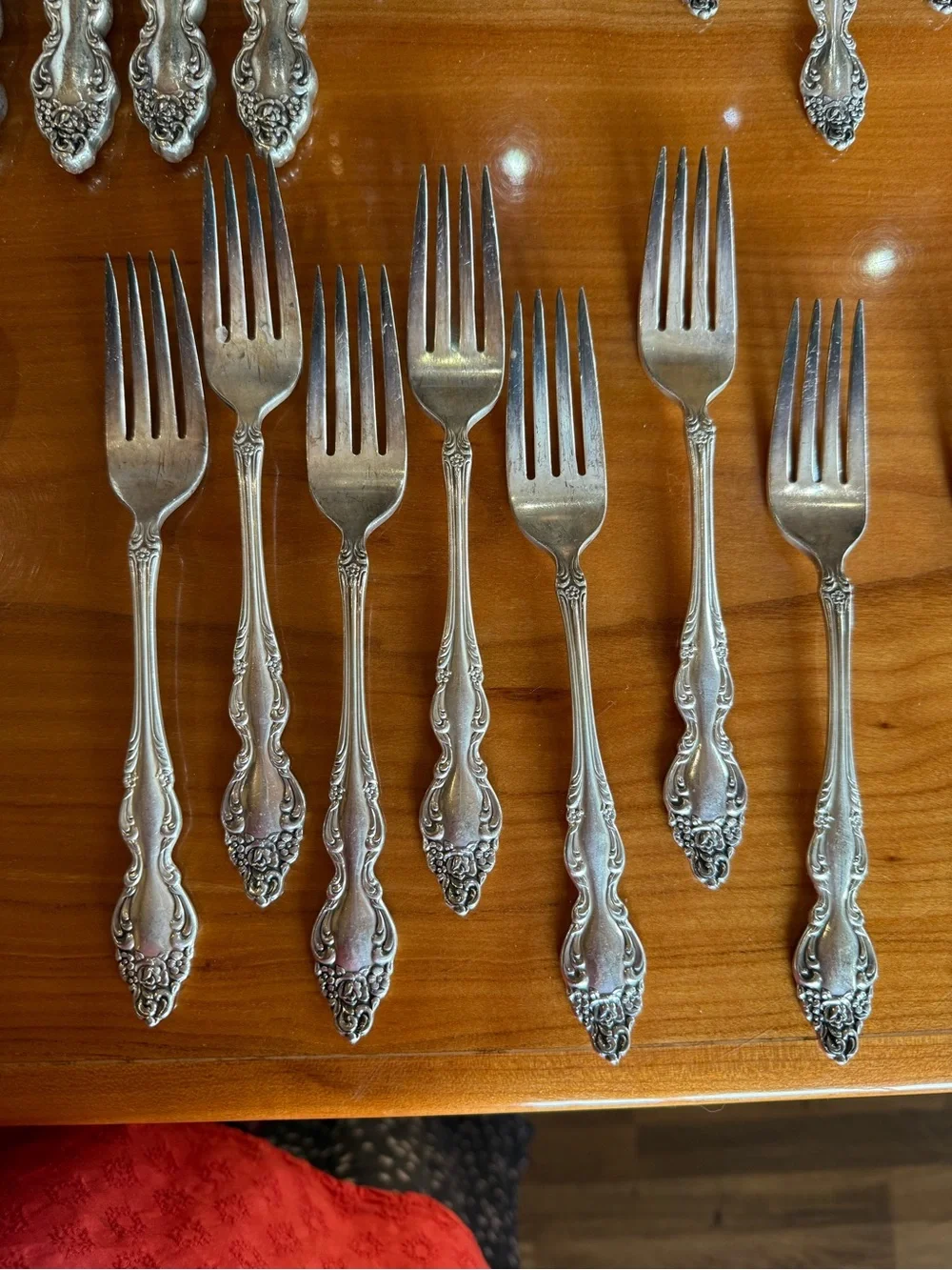 Oneida table pairs roger’s