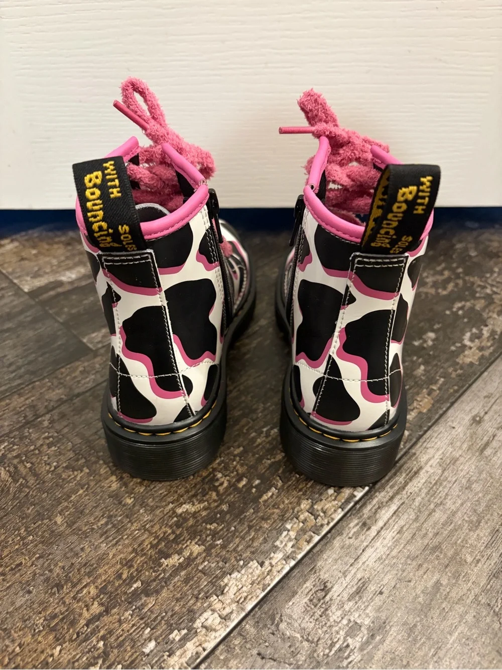 Dr. Martens bold cow