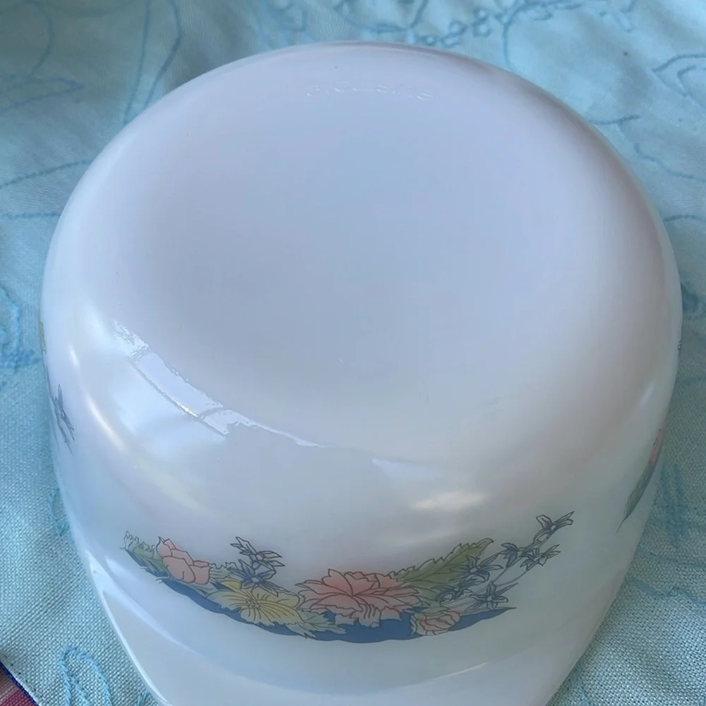 Vintage Arcuisine France milk glass dish with lid