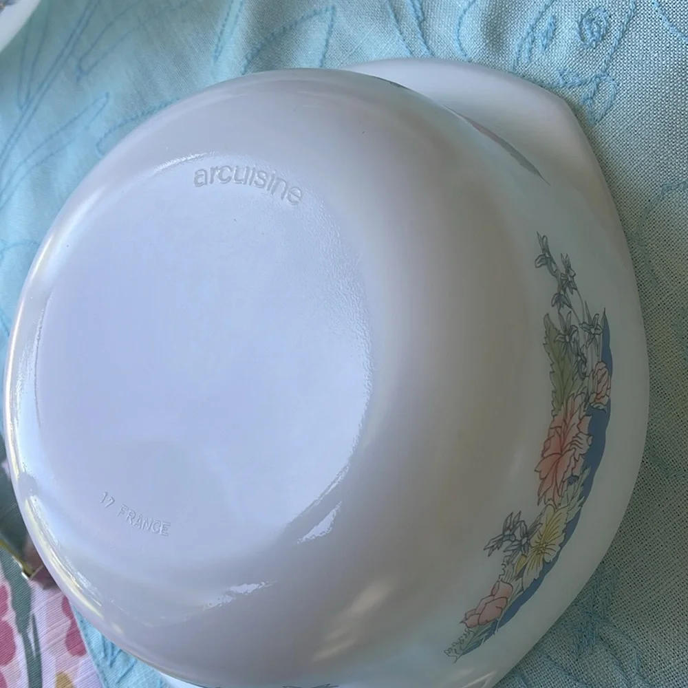 Vintage Arcuisine France milk glass dish with lid