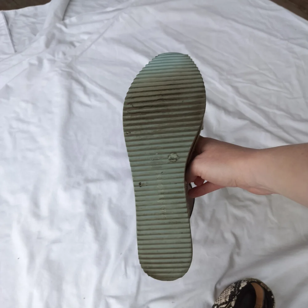 Enzo Angiolini shoe flaw