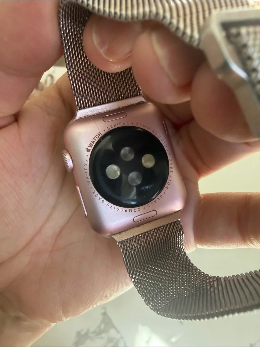 Apple smartwatch rose