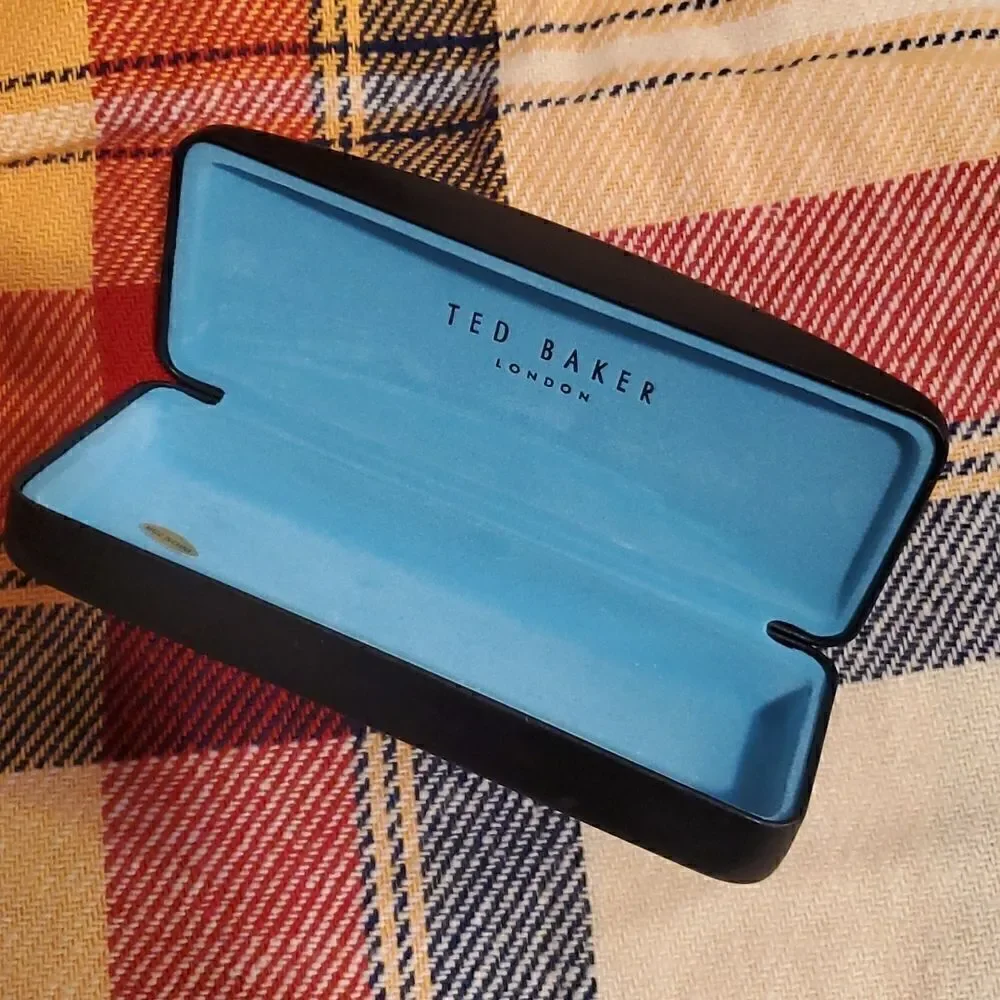 Ted Baker London great wipe