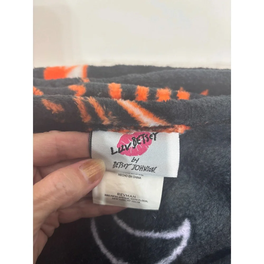 Luv Betsey plush throw