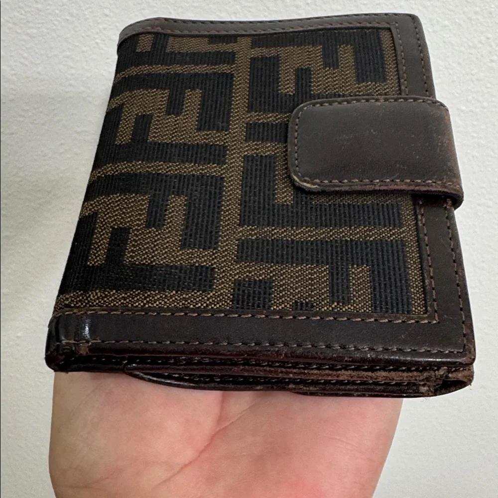 Fendi wallet zuca