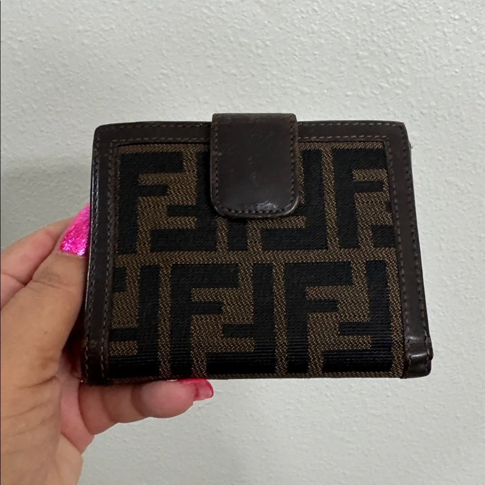 Fendi wallet zuca