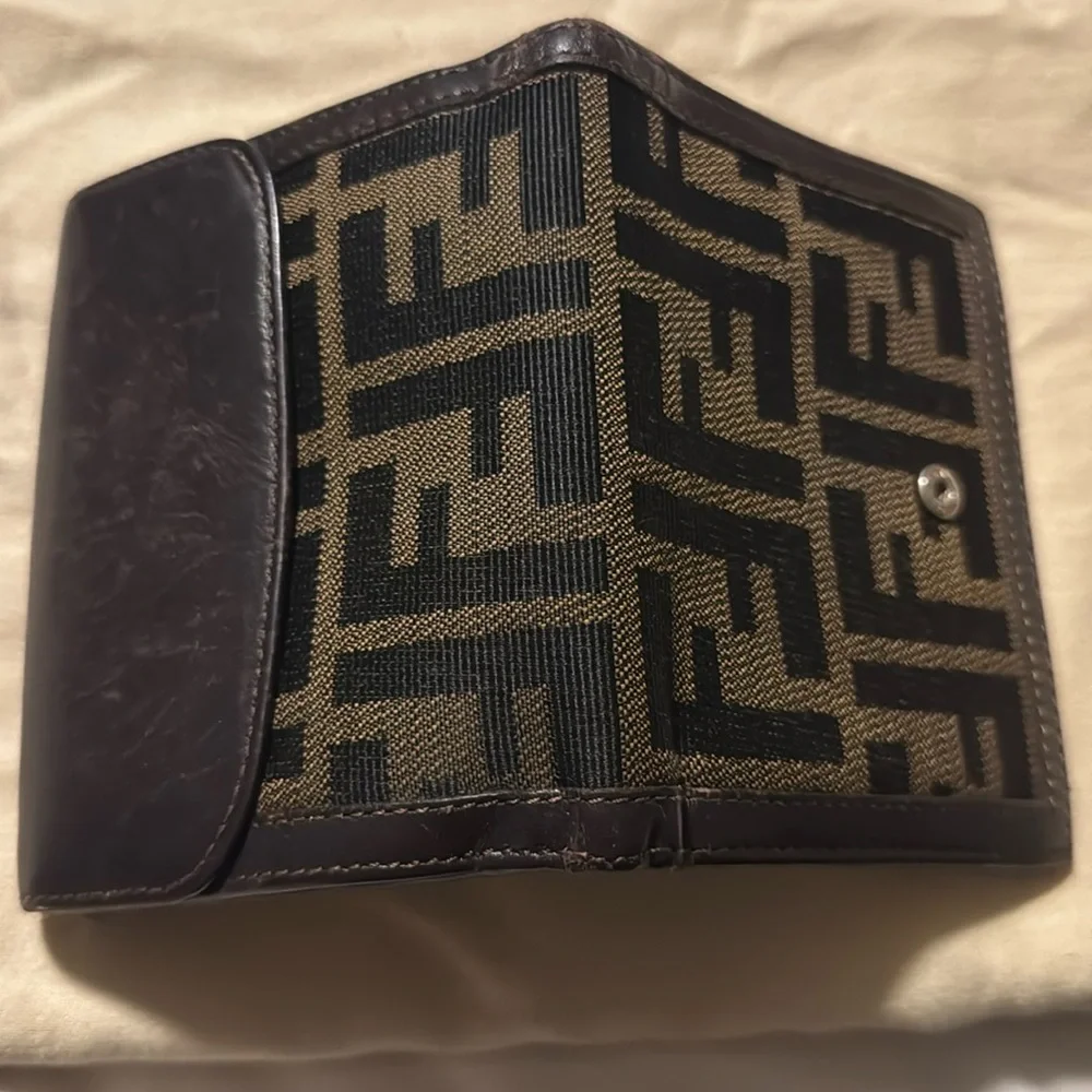 Fendi wallet zuca