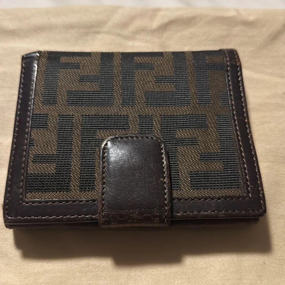 Fendi wallet zuca