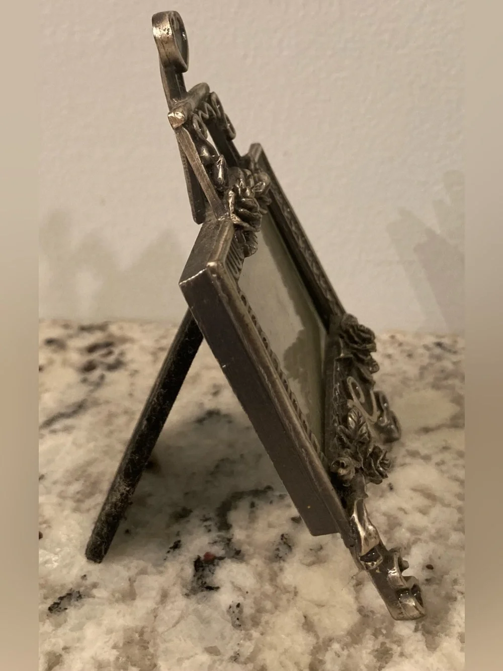 N/A •holds 75”
