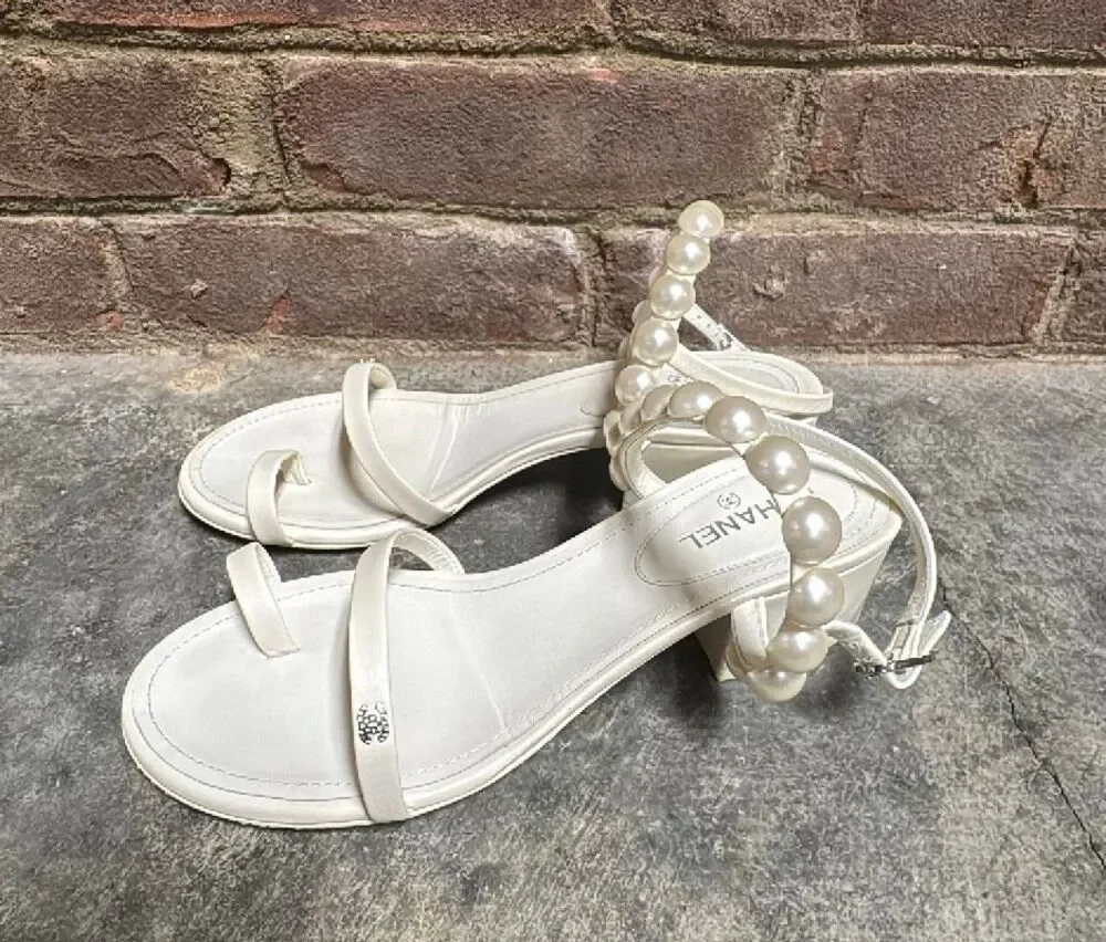 CHANEL white pearl