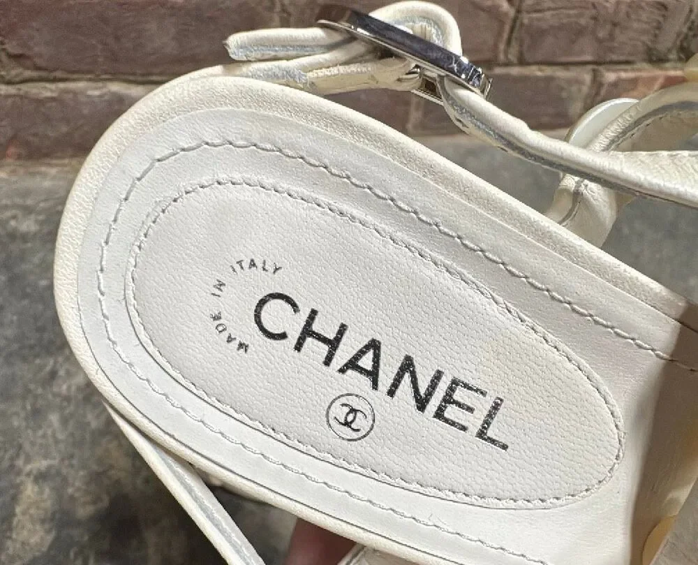 CHANEL white pearl
